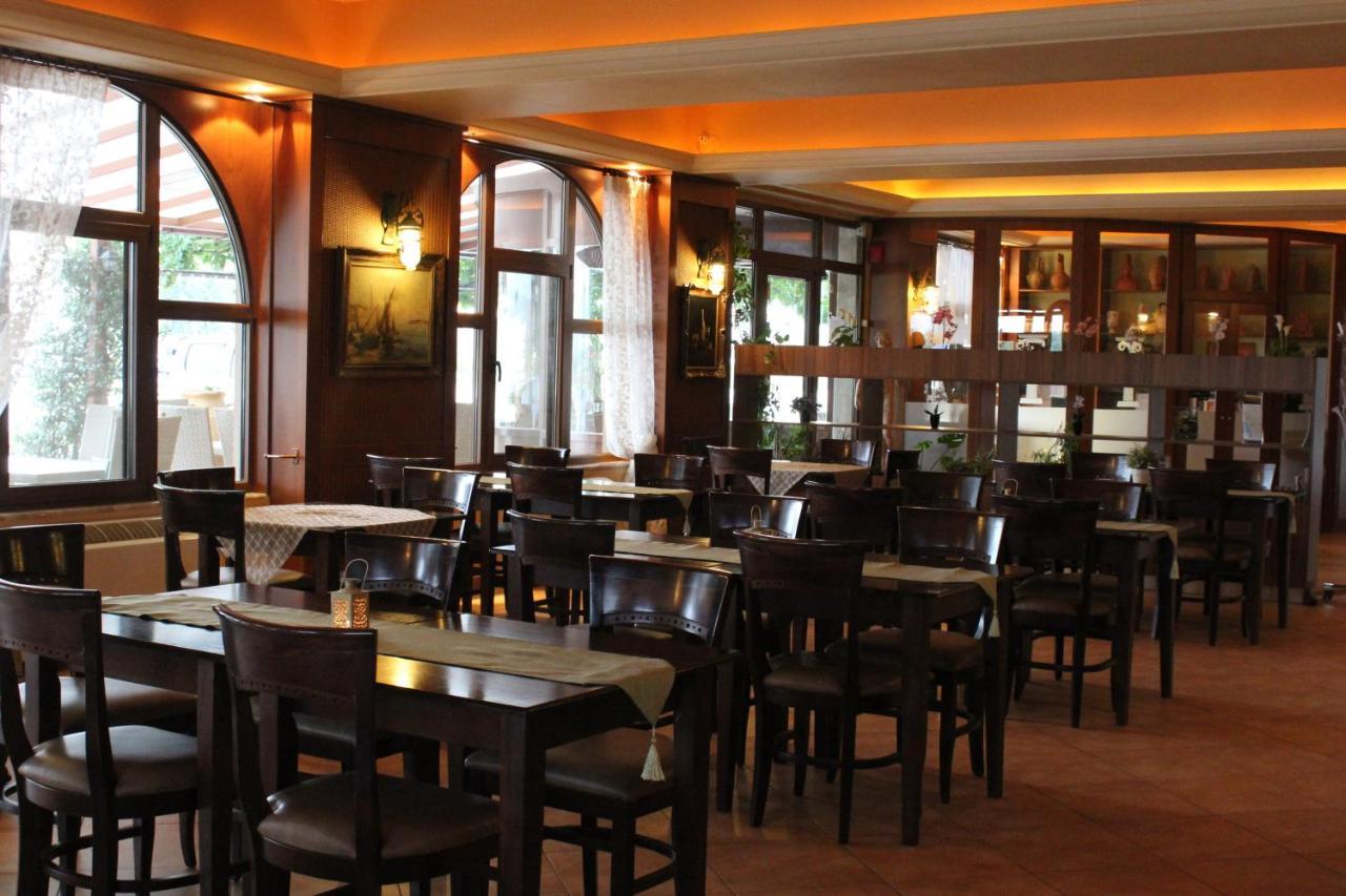 Park Hotel ポリカストロン エクステリア 写真